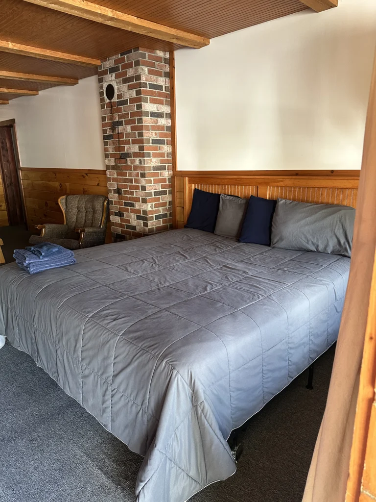 Dead River room queen bed