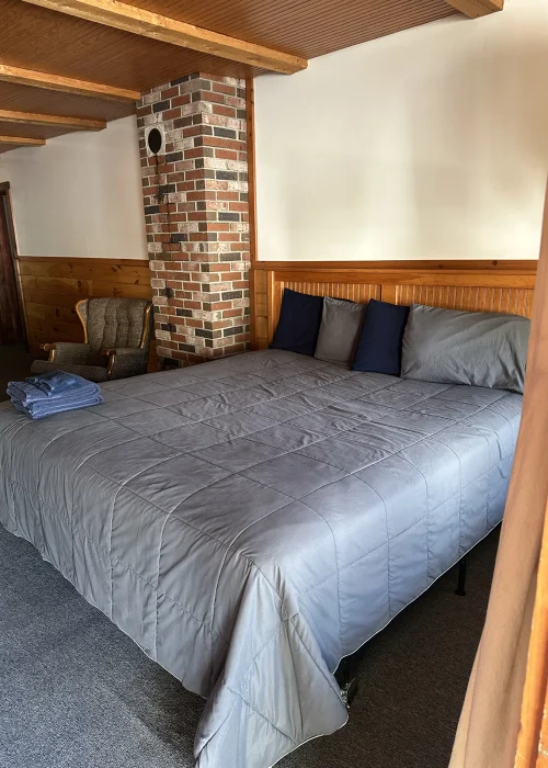 Dead River room queen bed